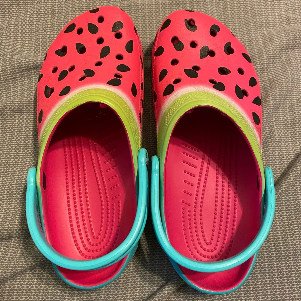 Crocs - watermelon - Women size 10